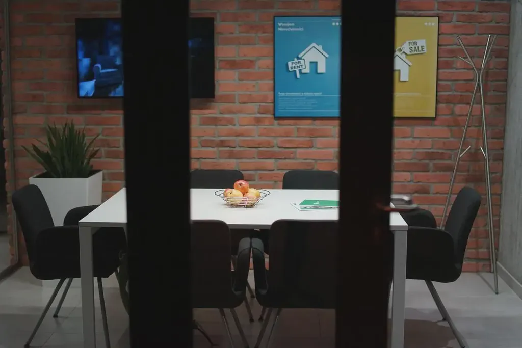 How to use digital signage to display a digital bulletin board