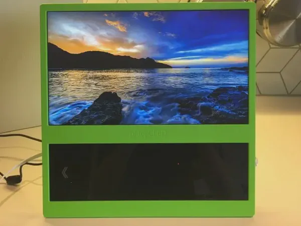 A pi-topCEED running Screenly OSE