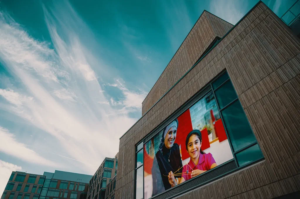 Elevate your marketing with programmable digital signage